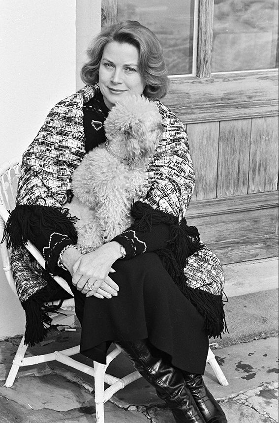 La Princesse Grace de Monaco et son chien, Gstaad, 1977