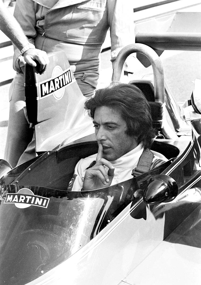 Al Pacino dans une voiture de course au Mans en 1977 photo