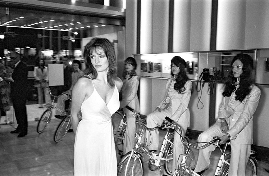 Jacqueline Bisset, Paris, 1974
 photo