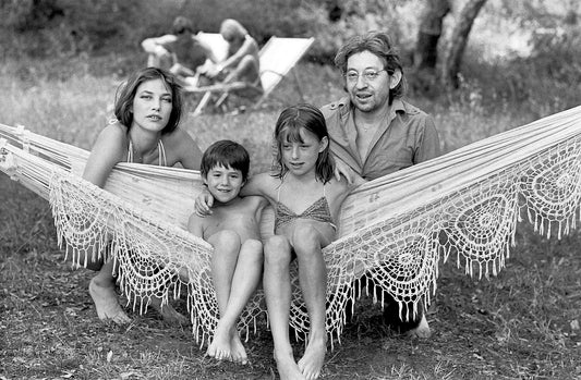 Serge Gainsbourg, Jane Birkin, Charlotte et Kate, Saint-Tropez, 1977 photo