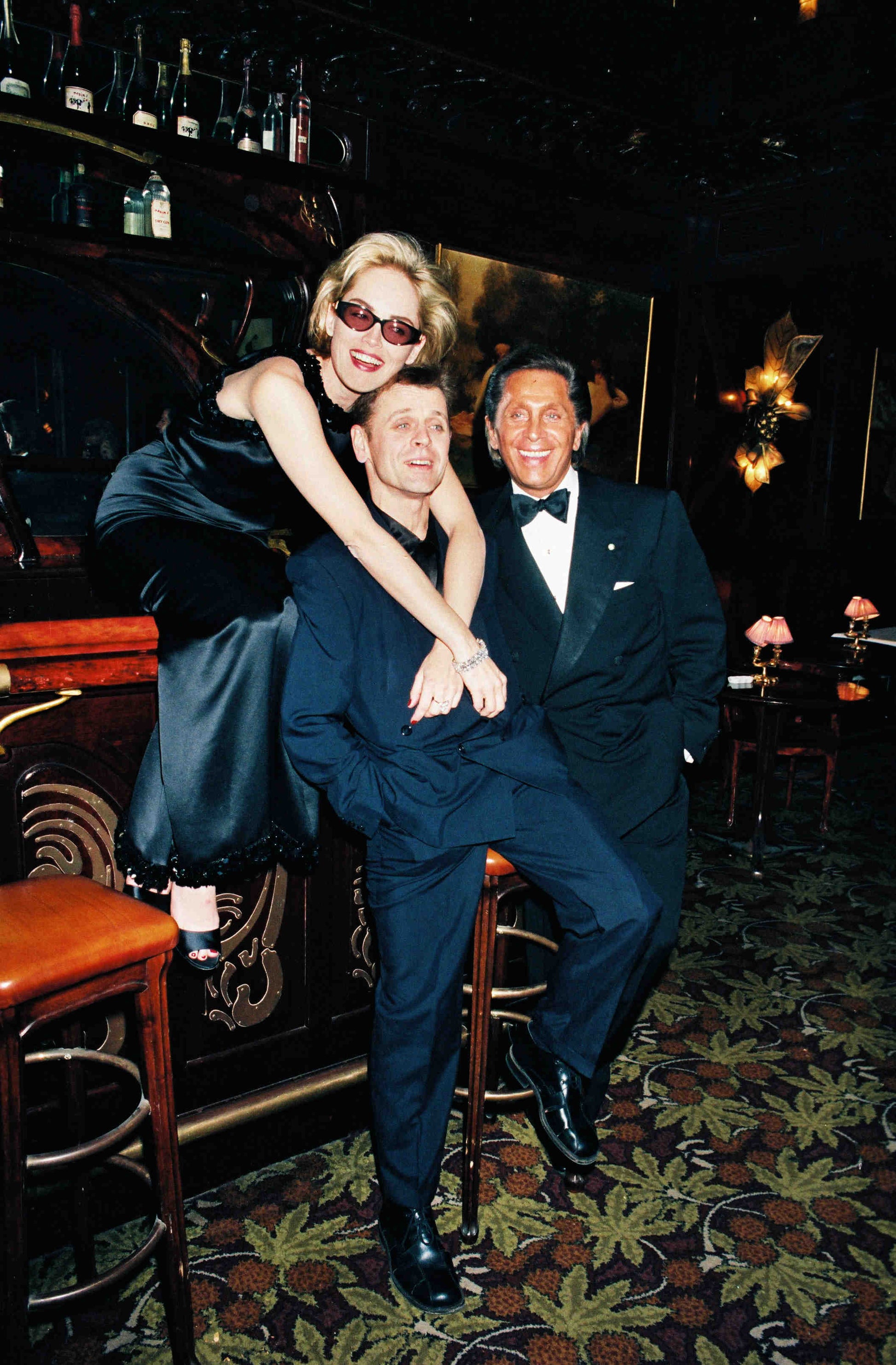 Sharon Stone, Mikhaïl Baryshnikov et Valentino, Paris, 1995 photo