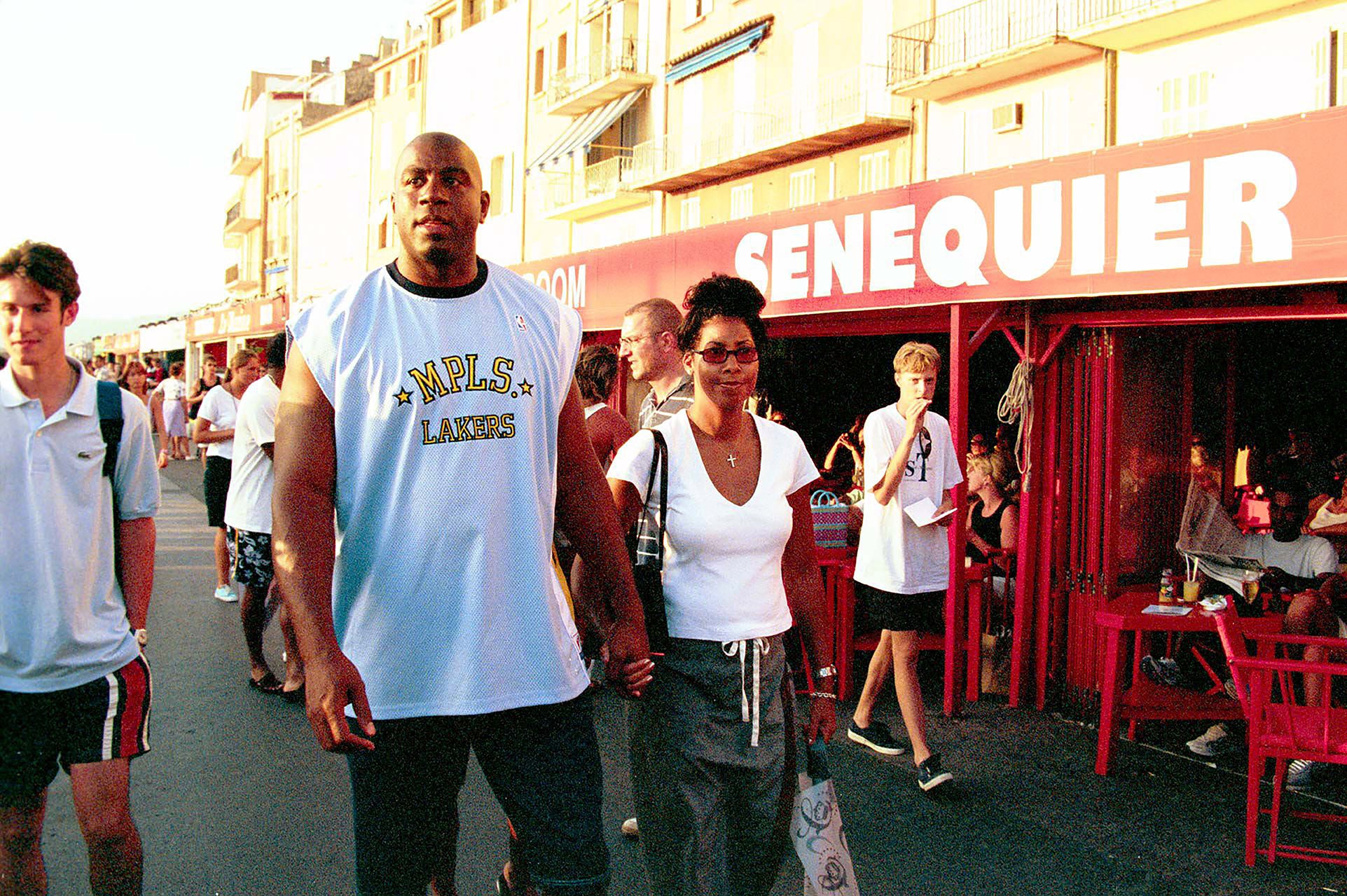 Magic Johnson et sa femme ,Saint-Tropez, 1999 photo